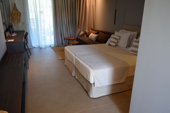 Room 21 of 221