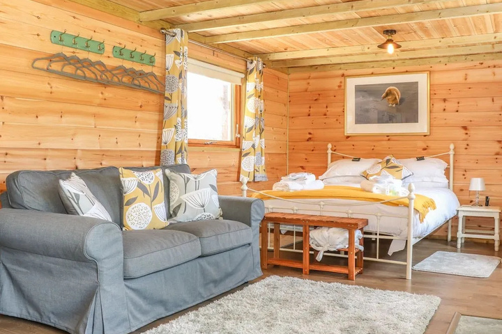 Room 4 of 15