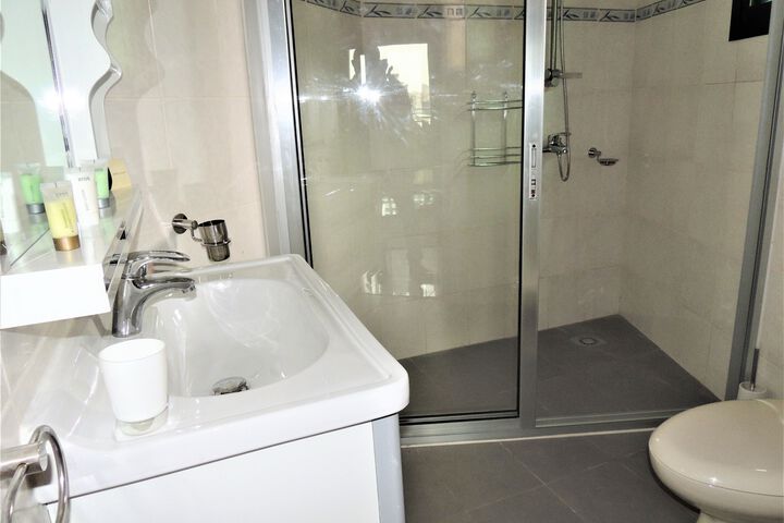 Room 4 of 95