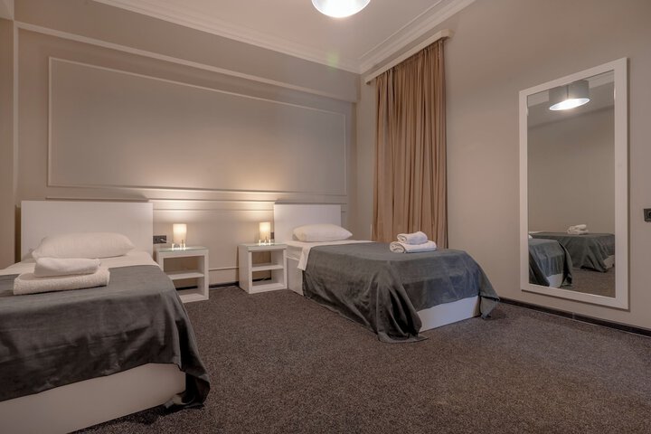 Room 35 of 77