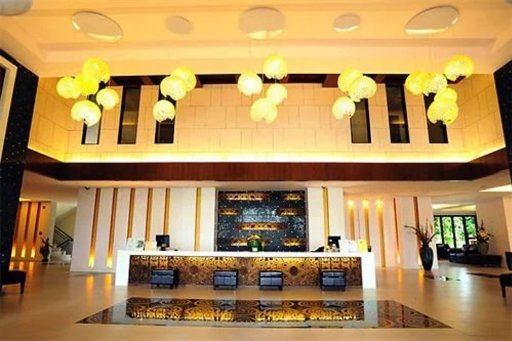 White Peach Hotel