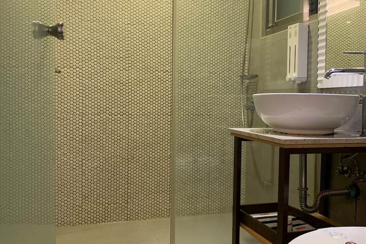 Room 12 of 40