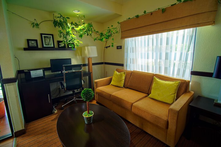 Lobby lounge