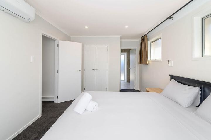 Room 12 of 32
