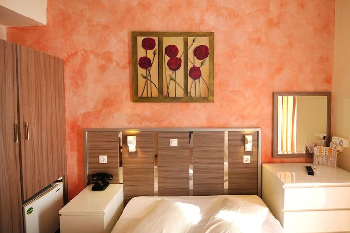 Room 37 of 100