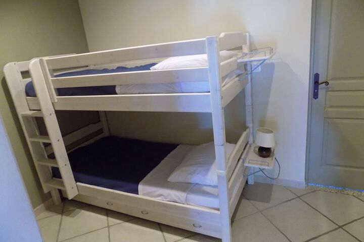 Room 8 of 33