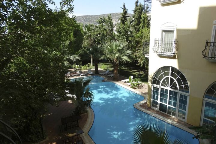 Pool 10 of 22
