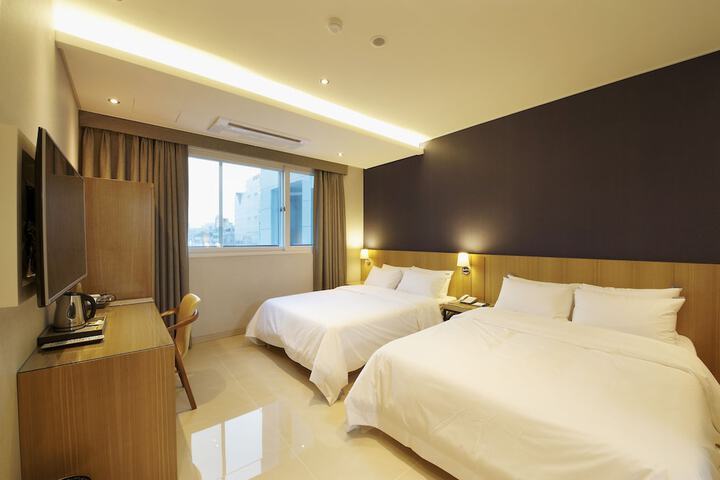 Room 16 of 37