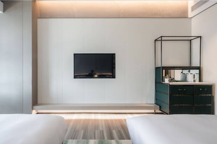 Room 25 of 46