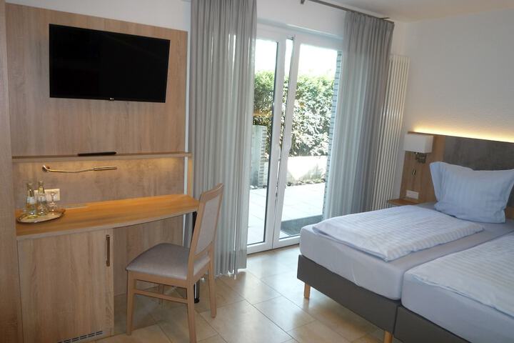 Room 2 of 28
