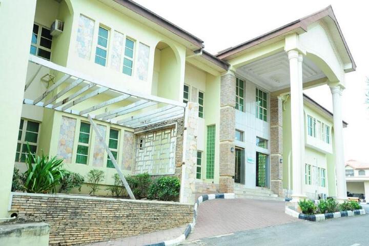 Richton Hotel and Suites