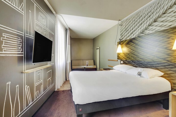 Room 9 of 53