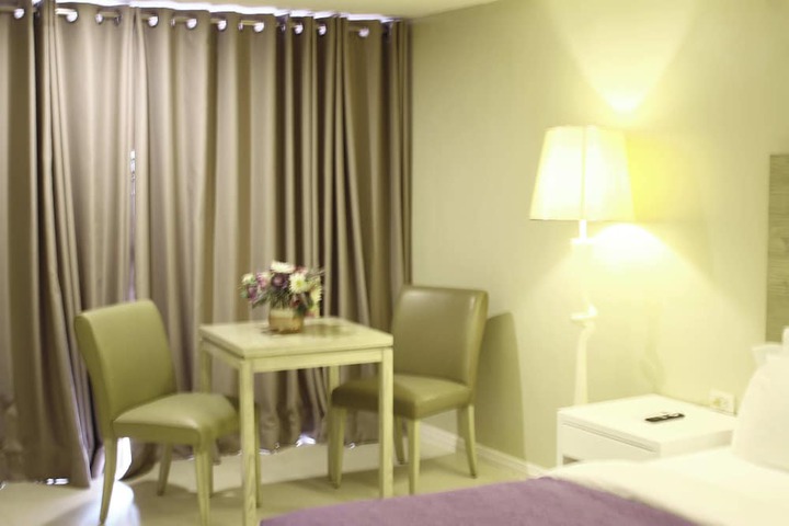 Room 25 of 211