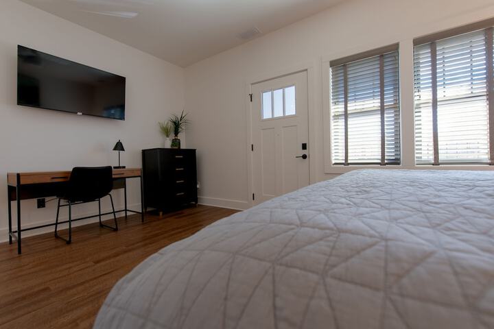 Room 4 of 80