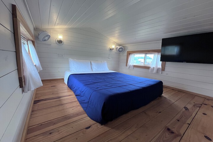 Room 3 of 119