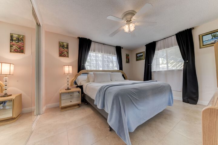 Room 6 of 32