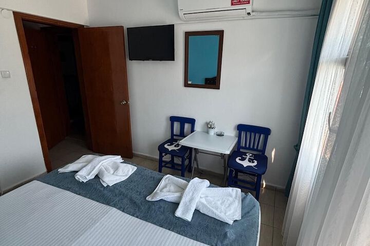 Room 17 of 27