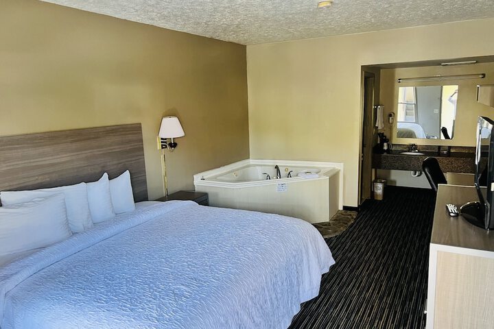 Basic Single Room (2 of 2)