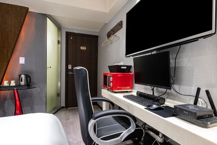 Room 19 of 37