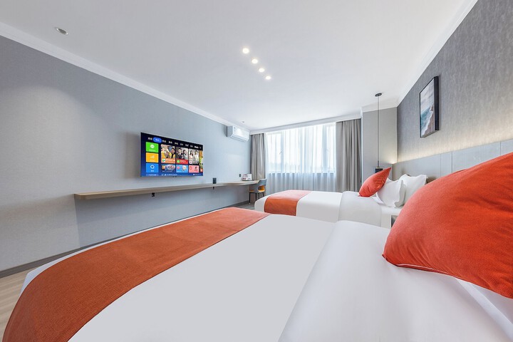 Room 14 of 28