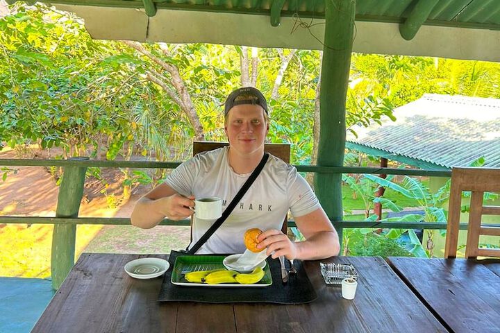 Dining 8 of 13