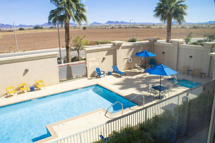 Hotel Pool
