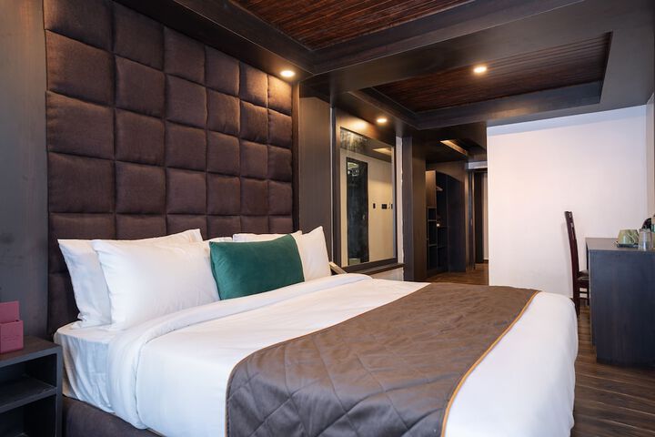 Room 5 of 67