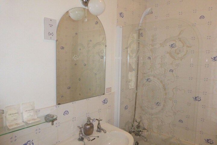 Room 33 of 57