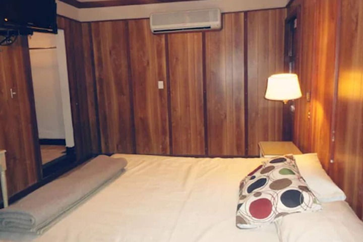 Room 10 of 21