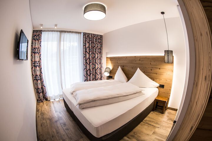 Room 15 of 115