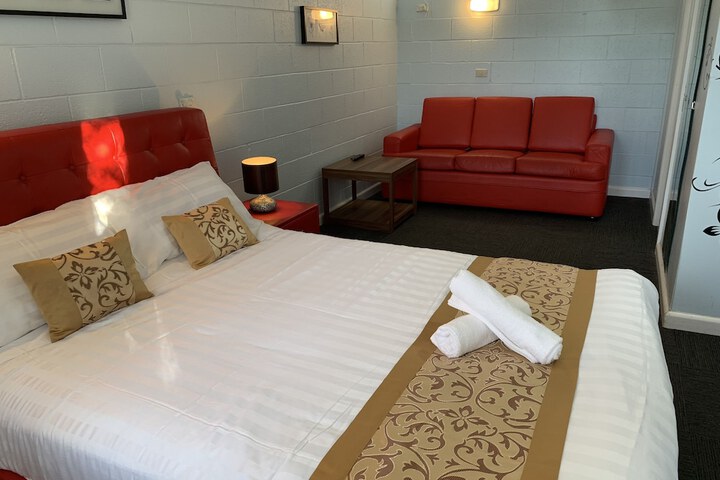 Room 3 of 60