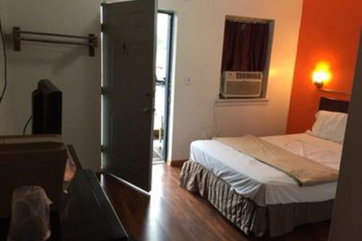 Room 30 of 44
