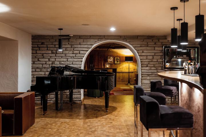 Lounge 119 of 145