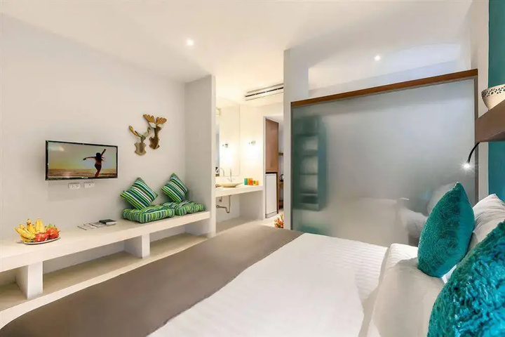 Room 4 of 25
