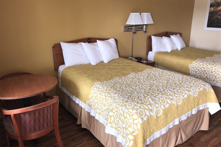 2 Double Beds (9 of 10)