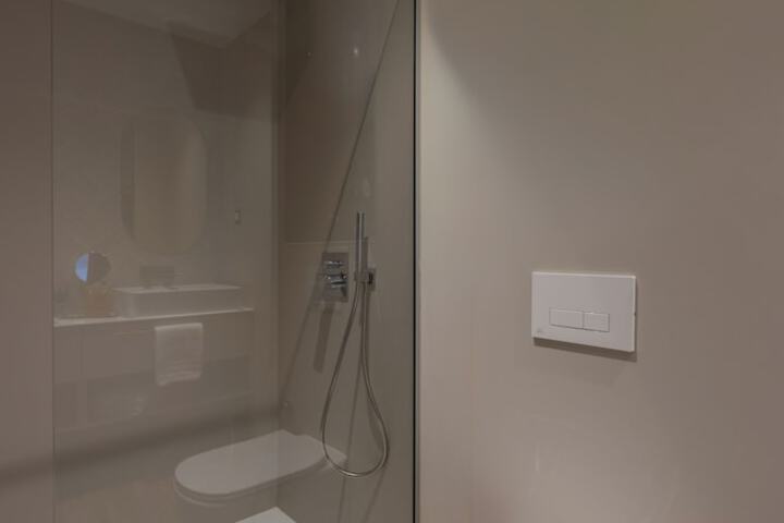 Room 46 of 71