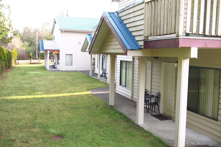 Property Grounds 27 of 34