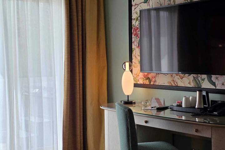 Room 105 of 197