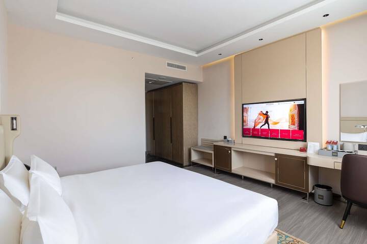 Room 32 of 98