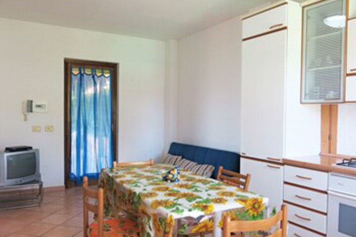 Room 10 of 14