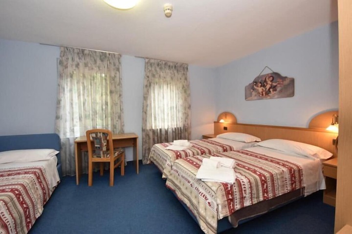 Room 15 of 72