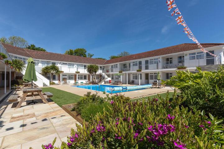 Del Mar Court