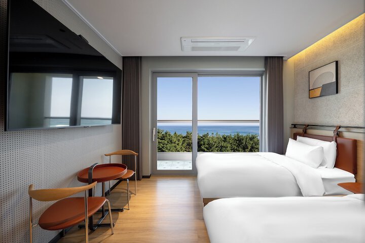 Room 28 of 89