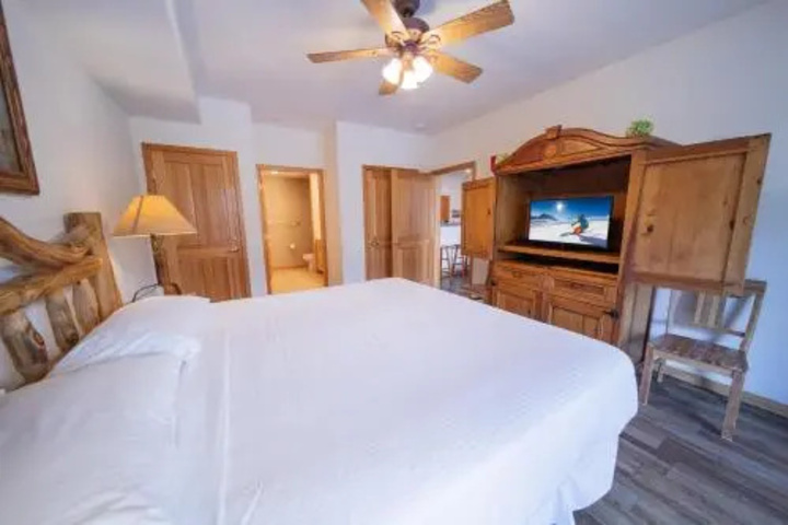 Room 4 of 24