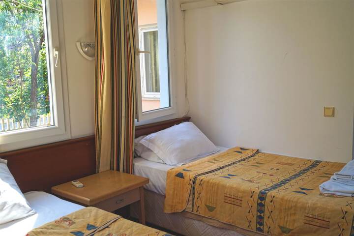 Room 4 of 17