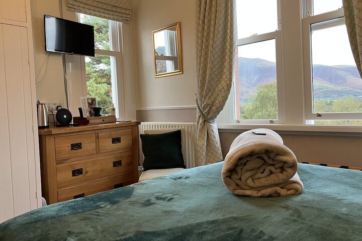 Room 4 of 36
