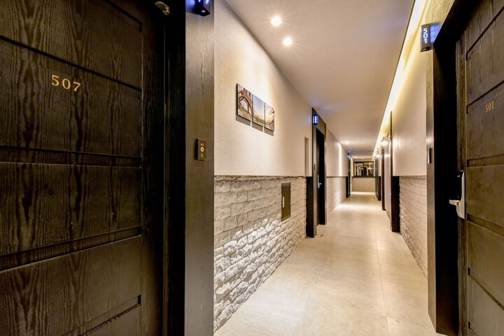 Ballroom/Hall 75 of 84