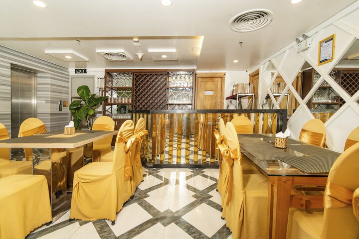 Lounge 44 of 47
