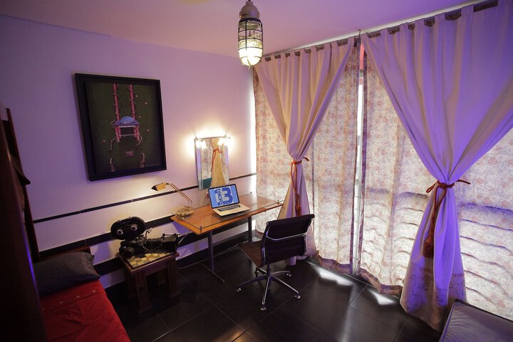 Room 6 of 80