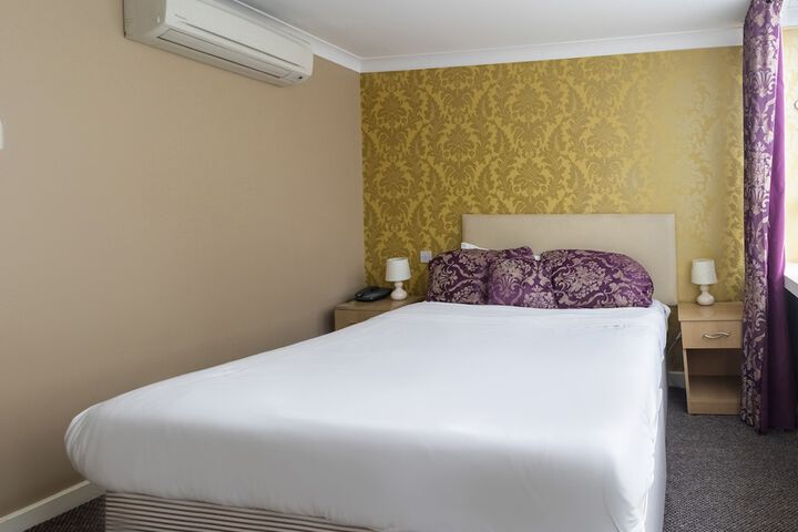 Room 4 of 36